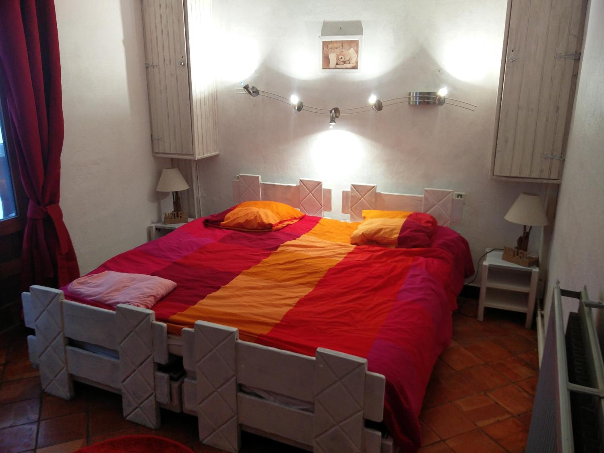 Le Pourquoi Pas Hostel Сен-Лари-Сулан Стая снимка