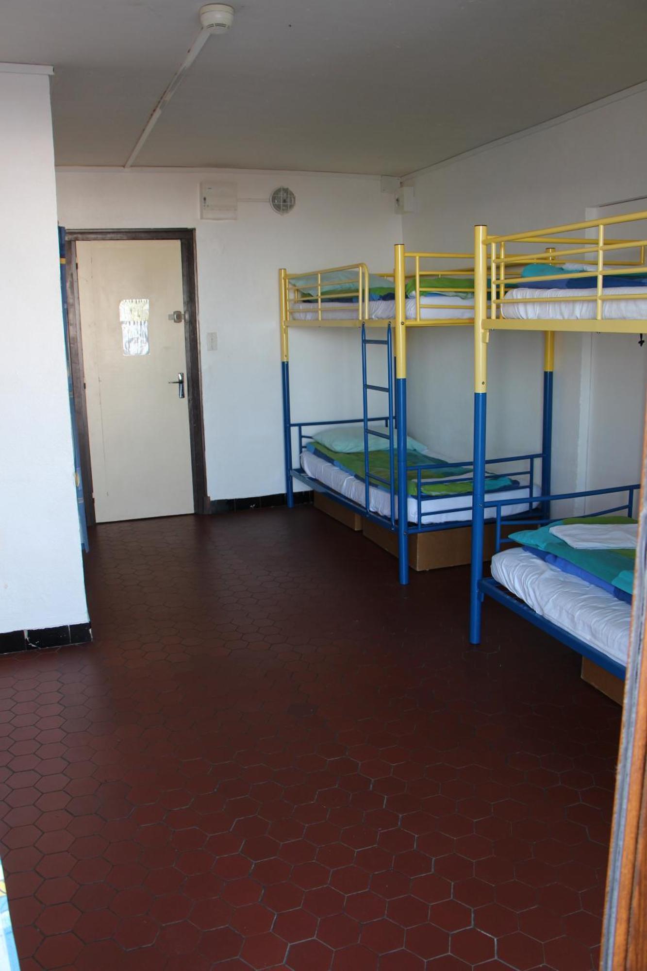Le Pourquoi Pas Hostel Сен-Лари-Сулан Екстериор снимка