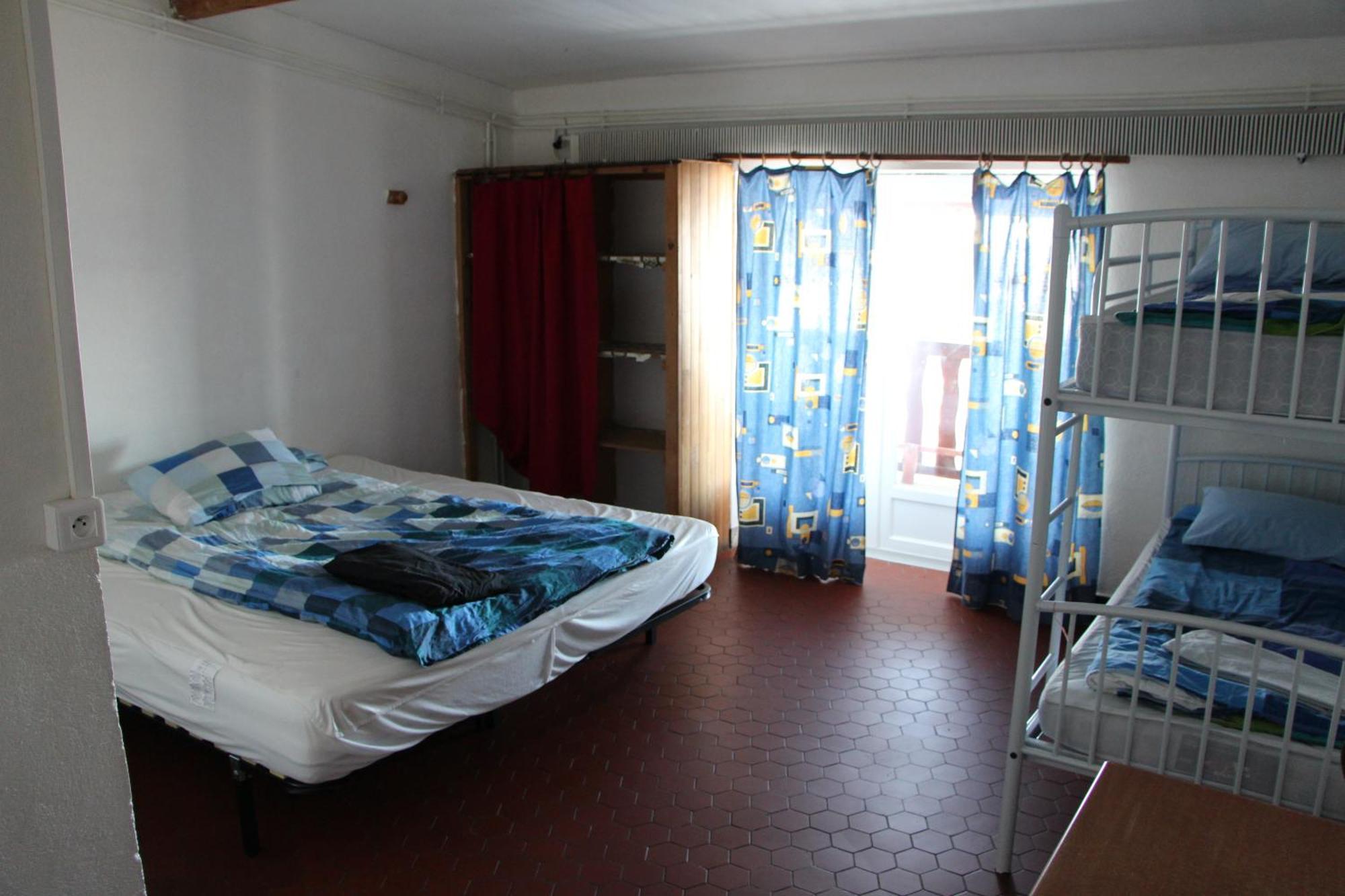 Le Pourquoi Pas Hostel Сен-Лари-Сулан Екстериор снимка