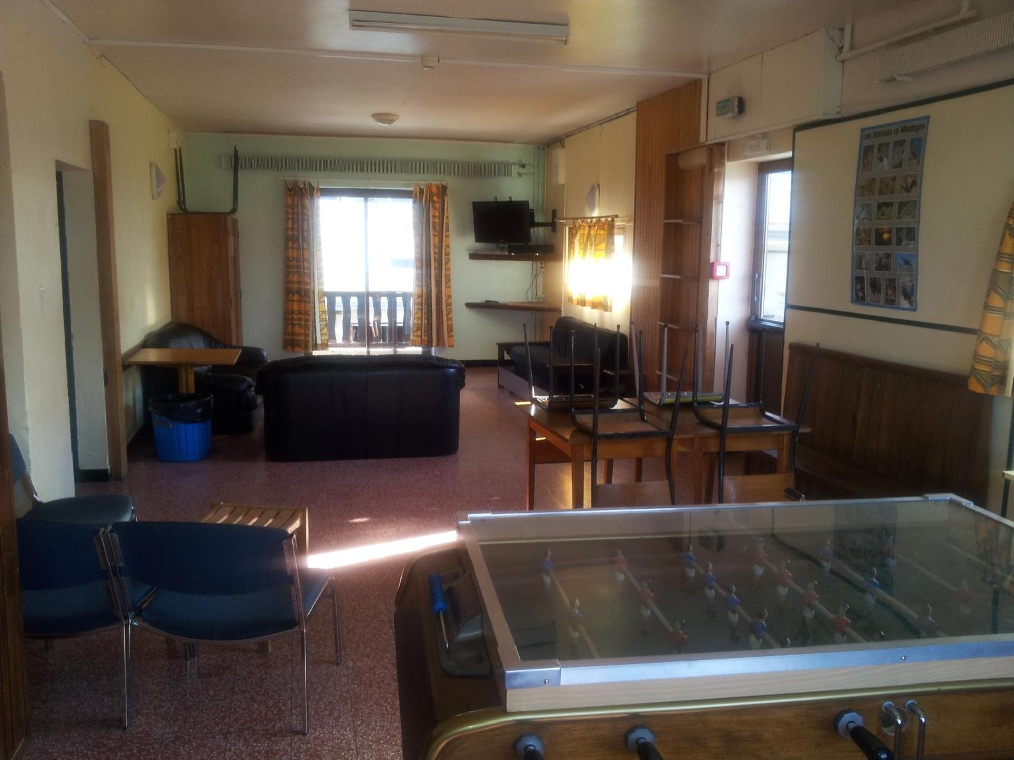 Le Pourquoi Pas Hostel Сен-Лари-Сулан Екстериор снимка