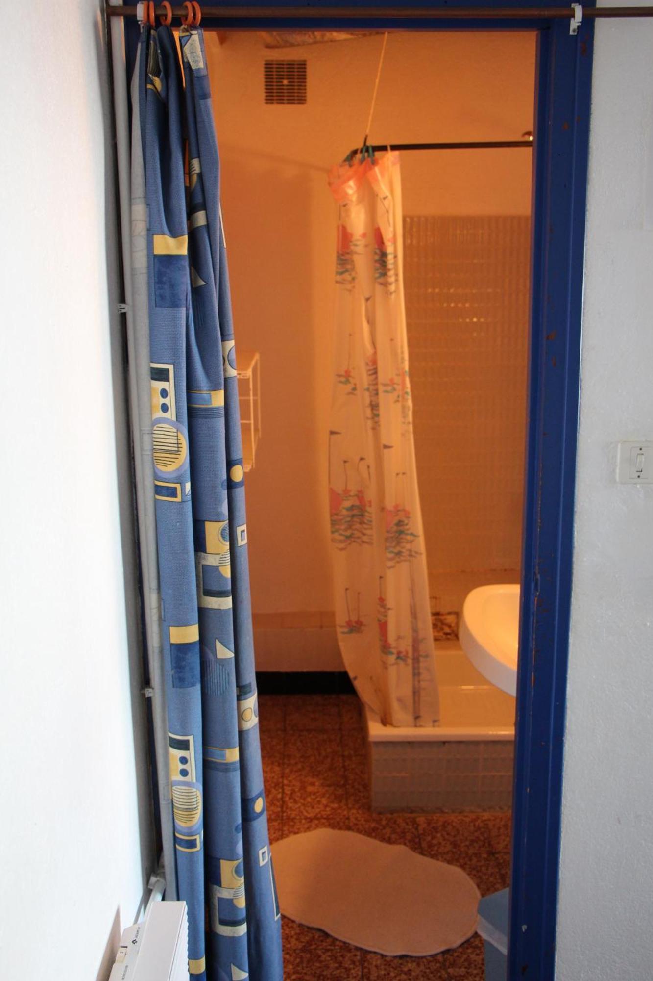 Le Pourquoi Pas Hostel Сен-Лари-Сулан Стая снимка