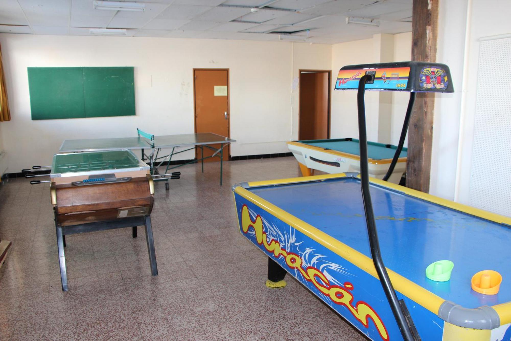 Le Pourquoi Pas Hostel Сен-Лари-Сулан Екстериор снимка